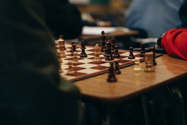 丁立人国际象棋世界冠军赛卫冕征途直面古克什挑战与破局